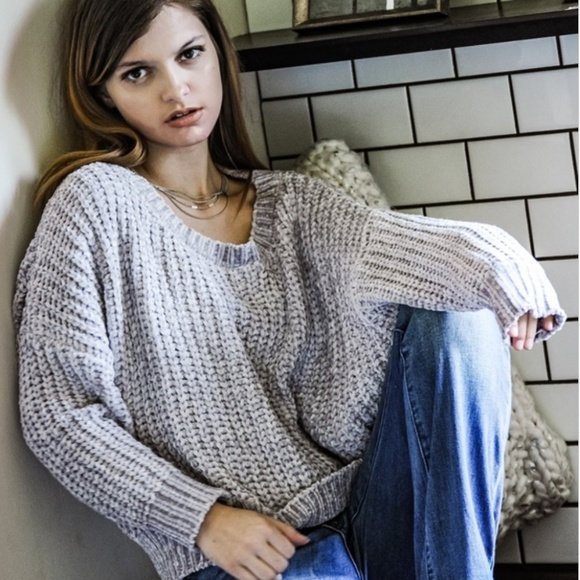 BEAUTIFUL AMAZINGLY SOFT CHENILLE KNIT SWEATER! - Picture 2 of 6